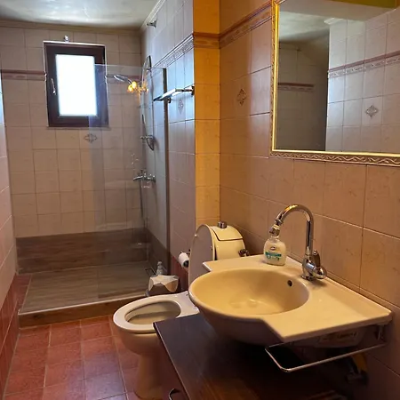 Sunny Retreat - With Patio & Parking 別荘 Kéfalos