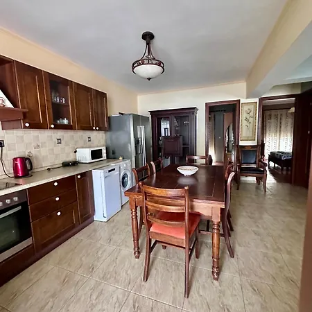 Sunny Retreat - With Patio & Parking 別荘 Kéfalos