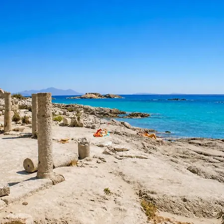 Sunny Retreat - With Patio Parking & Gym Kéfalos