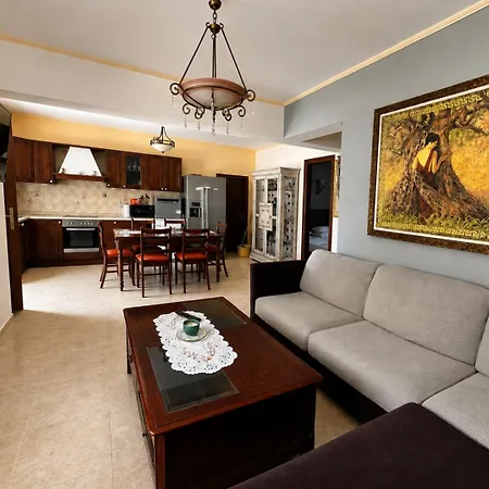 Sunny Retreat - With Patio Parking & Gym קפלוס
