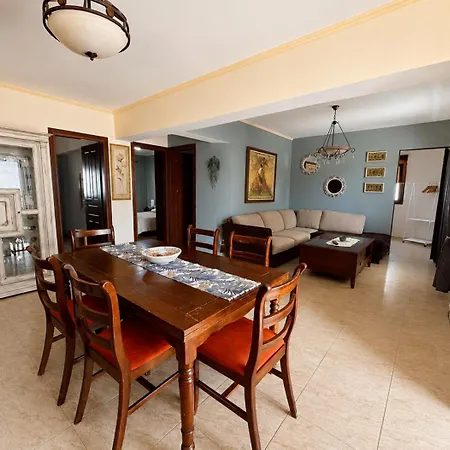 Sunny Retreat - With Patio Parking & Gym *