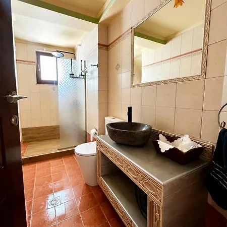 Sunny Retreat - With Patio Parking & Gym *