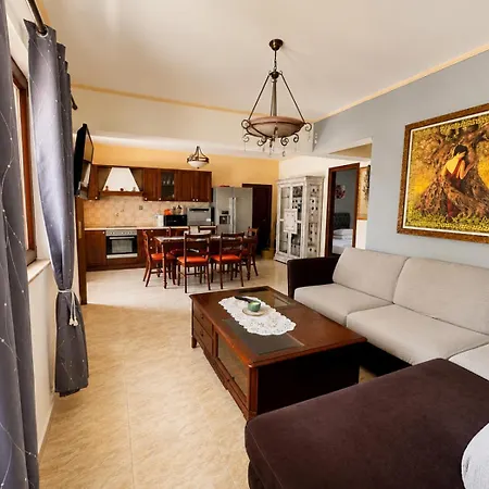Sunny Retreat - With Patio Parking & Gym * Kéfalos