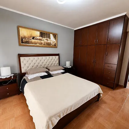 Sunny Retreat - With Patio Parking & Gym בית נופש *