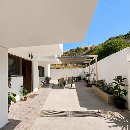 Sunny Retreat - With Patio Parking & Gym קפלוס