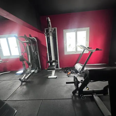 Sunny Retreat - With Patio Parking & Gym