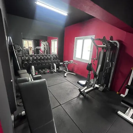 Sunny Retreat - With Patio Parking & Gym * קפלוס