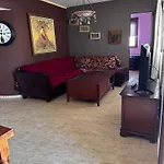 Sunny Retreat - With Patio & Parking Casa vacanze *